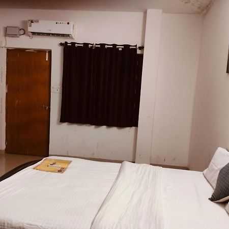 Hotel Explorer Calangute Bagian luar foto