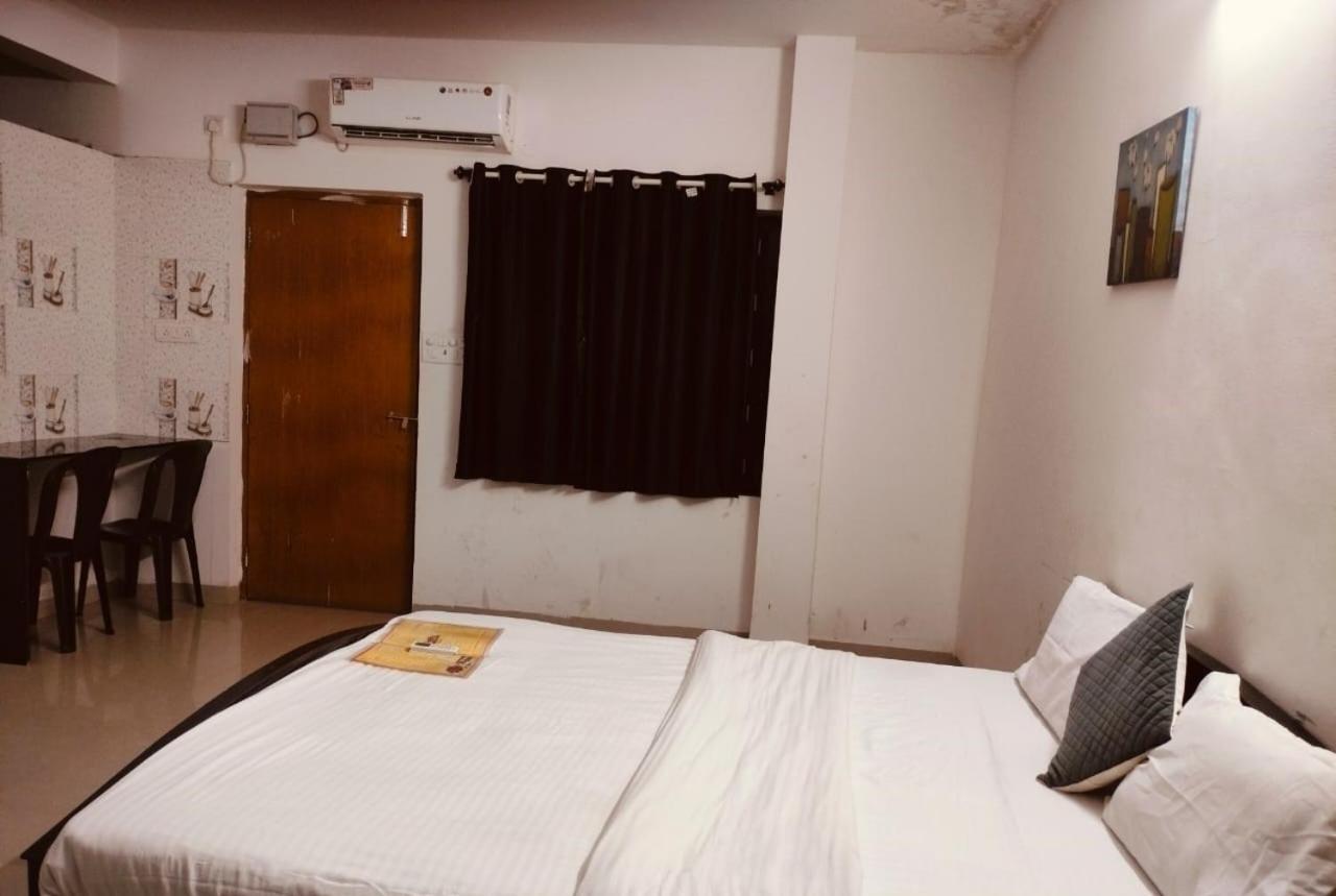 Hotel Explorer Calangute Bagian luar foto