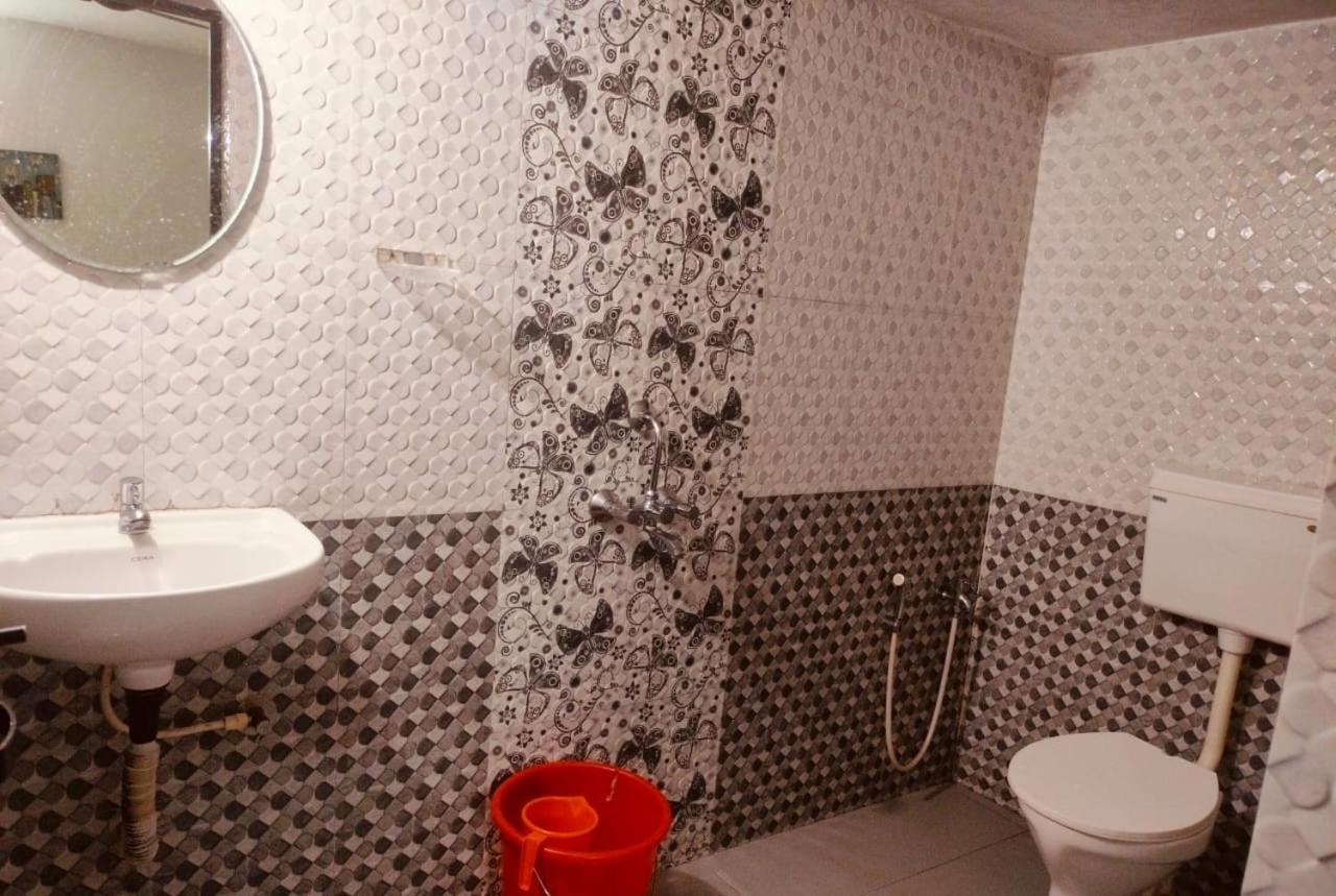 Hotel Explorer Calangute Bagian luar foto