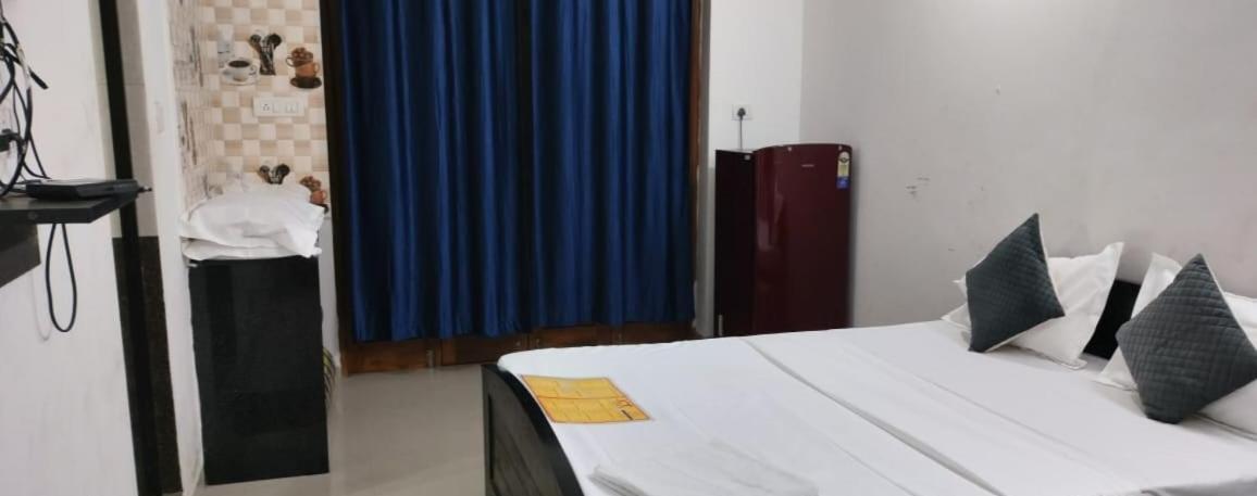 Hotel Explorer Calangute Bagian luar foto